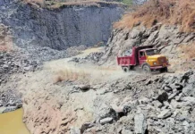 കൊമ്പനാട് പാറമടക്കെതിരെ പരാതി നല്കി