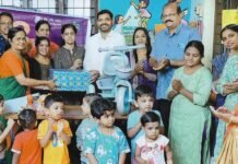 കാഞ്ഞിരക്കാട് അങ്കണവാടി കുട്ടികൾക്ക് സാമഗ്രികൾ നൽകി