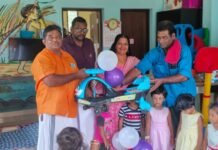 അങ്കണവാടിയിലെ കുട്ടികൾക്ക് കളപ്പാട്ടങ്ങൾ സമ്മാനിച്ച് ചുമട്ടു തൊഴിലാളികൾ