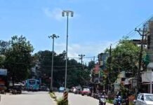 ഹൈമാസ്റ്റും , മിനി ഹൈമാസ്റ്റും മത്സരിക്കുന്ന അക്ഷരഗ്രാമം “