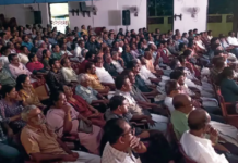 നാടകം ആസ്വദിക്കാൻ നിറഞ്ഞ സദസ്സ്