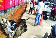 അശാസ്ത്രീയ കാന നിർമാണം : എഎം റോഡില് വാഹനങ്ങള് അപകടത്തില്പ്പെടുന്നത് പതിവ്