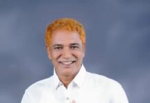 നാട്യമില്ലാത്ത നാട്ടുകാരനായി വോട്ടര്മാര്ക്ക് മുമ്പില് മുജീബ് മാമ്പിള്ളി