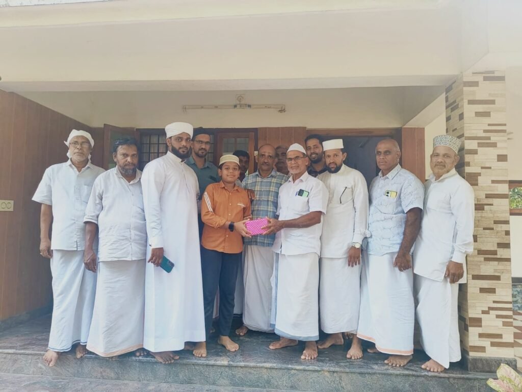 സമസ്ത പൊതുപരീക്ഷ: ടോപ്പ് പ്ലസ് നേടിയ വിദ്യാർത്ഥികളെ കൈപ്പൂരിക്കര മഹല്ല് നേതൃത്വം അനുമോദിച്ചു