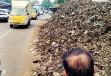 കാഞ്ഞിരക്കാട് ലോറികൾ കൂട്ടിയിടിച്ചു: മാലിന്യം റോഡിൽ ചിതറി ഗതാഗതം തടസ്സപ്പെട്ടു