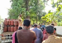 യുദ്ധഭീതി: പാചകവാതക വിതരണം പ്രതിസന്ധിയിൽ; കൂവപ്പടിയിൽ സിലിണ്ടറിനായി ജനങ്ങളുടെ വൻ തിരക്ക്