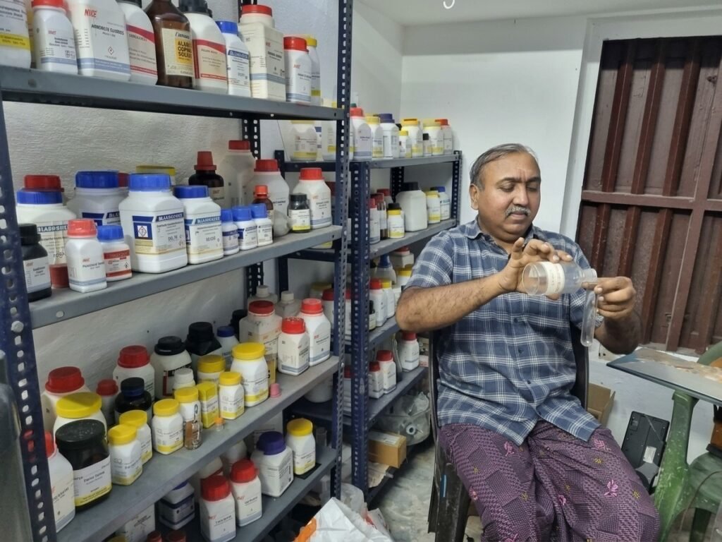 പാഠപുസ്തകങ്ങളിലെ ശാസ്ത്രം ഇനി തൊട്ടറിയാം; വിദ്യാർഥികൾക്കായി കോടനാട്ടൊരു ‘സൗജന്യ വീട്ടുലാബ്’