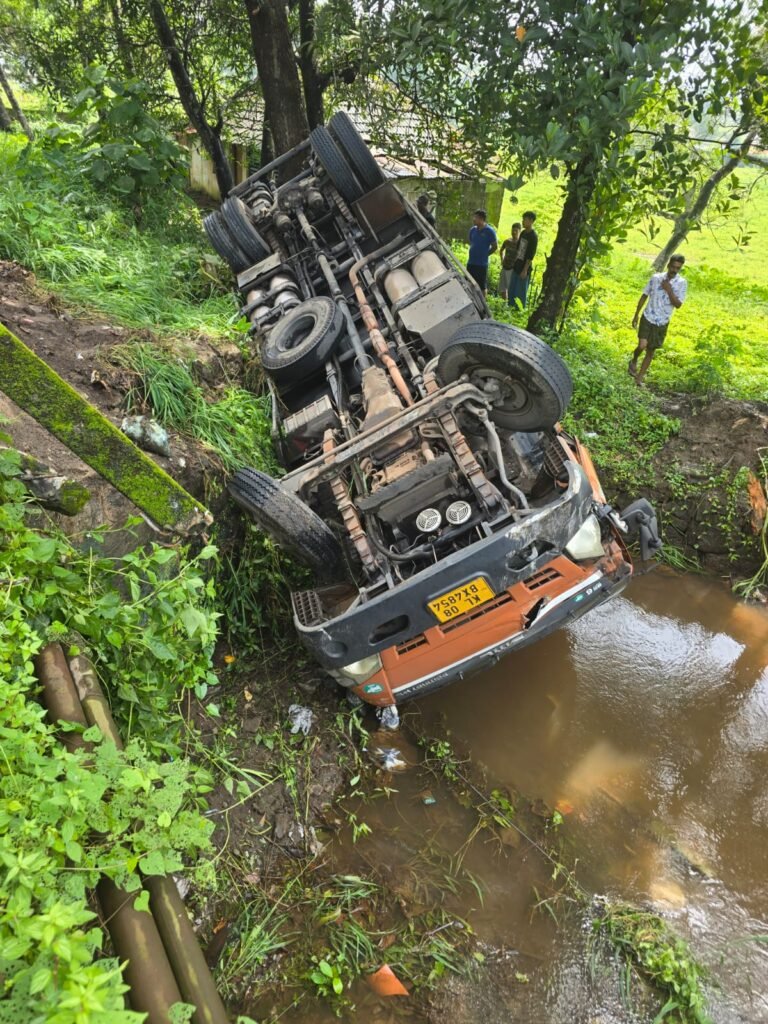 എംഇടി ജംഗ്ഷനിലെ പാലം അപകടാവസ്ഥയിൽ; ജനങ്ങൾ ആശങ്കയിൽ
