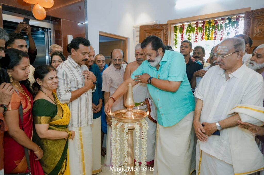 കൂവപ്പടി ശ്രീമഹാഗണപതി ക്ഷേത്രത്തിന് പുതിയ മിഴിവ്; ക്ഷേത്രകവാടവും ഭജനമഠവും നാടിന് സമർപ്പിച്ച് കേന്ദ്രമന്ത്രി സുരേഷ് ഗോപി