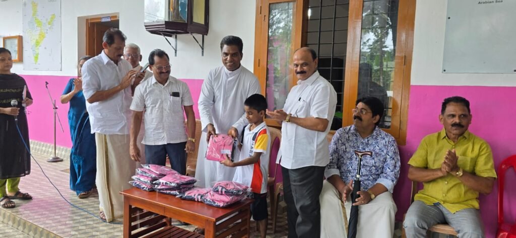 വിദ്യാർത്ഥികൾക്ക് കരുതലായി നന്മ ചാരിറ്റബിൾ ട്രസ്റ്റ്; വല്ലം സെന്റ് തെരേസാസ് എൽ.പി സ്കൂളിൽ പഠനോപകരണ വിതരണം